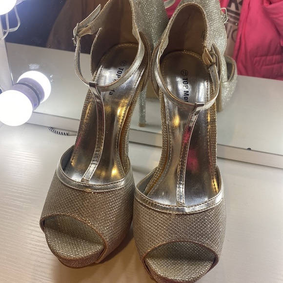 Silver 7.5 shoes Without a box - Picture 4 of 4